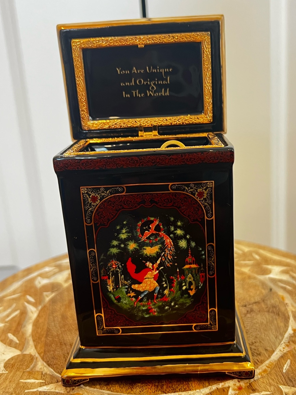 Ardleigh Elliott Vintage 2001 Russian “The Firebird” Porcelain Music Box